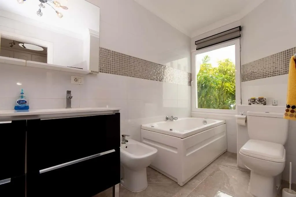 Villa Romantica. Wonderful 4 Bedroom Villa. أذيخي 0*,  إسبانيا