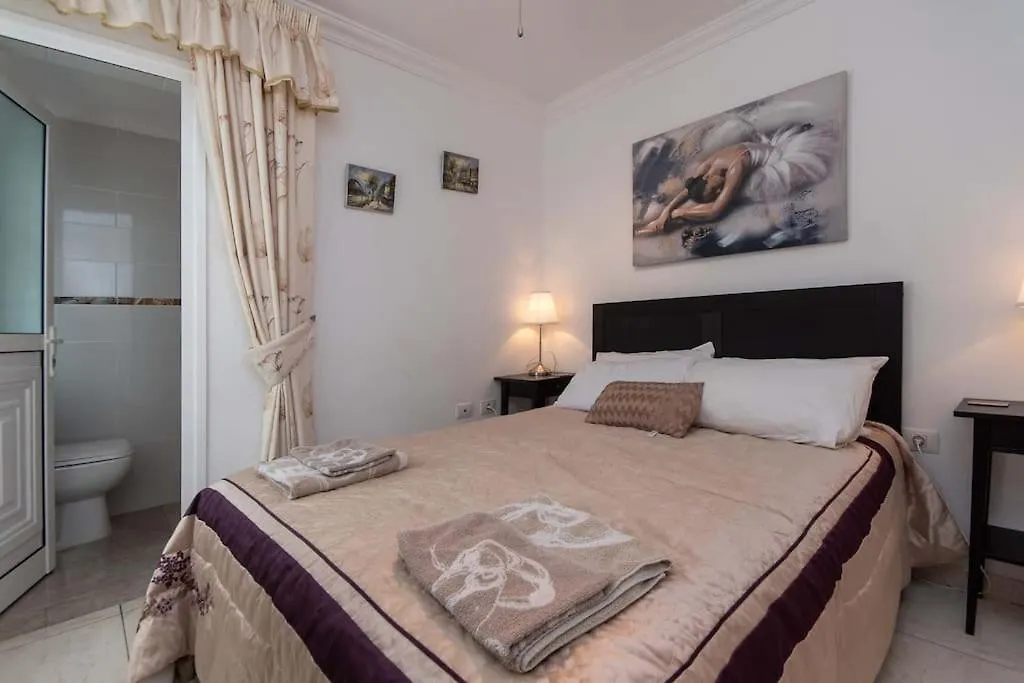 Villa Romantica. Wonderful 4 Bedroom Villa. أذيخي