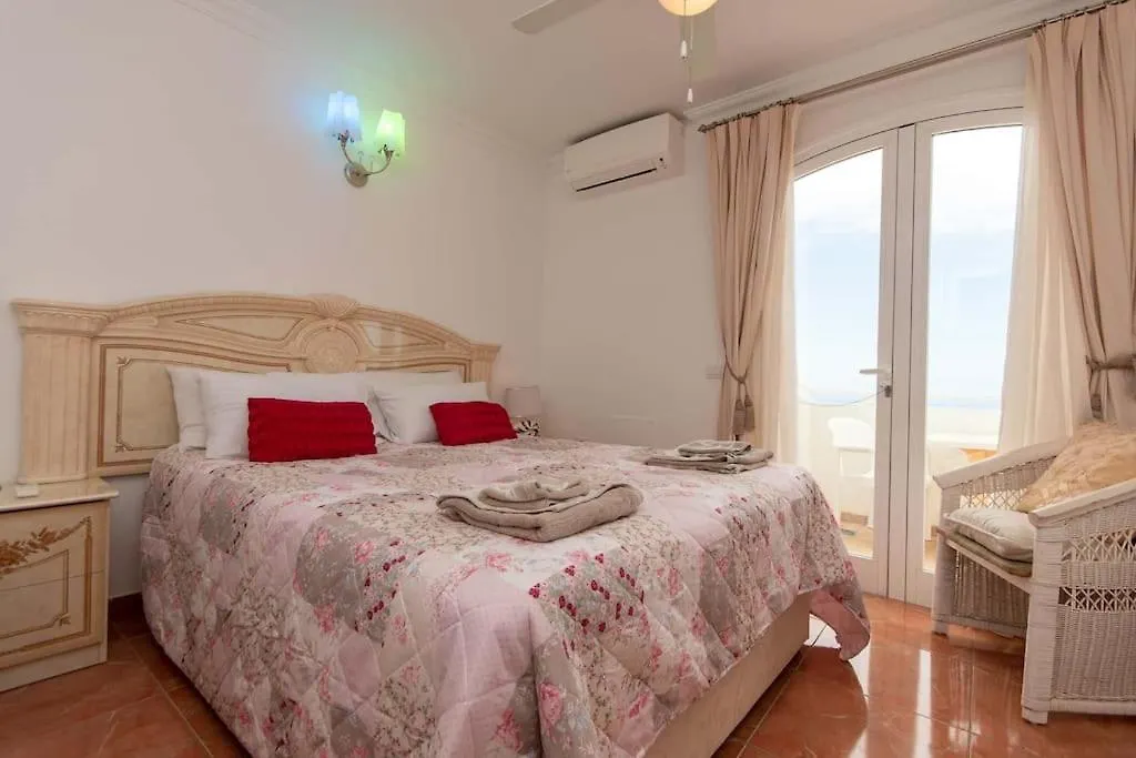 Villa Romantica. Wonderful 4 Bedroom Villa. أذيخي إسبانيا